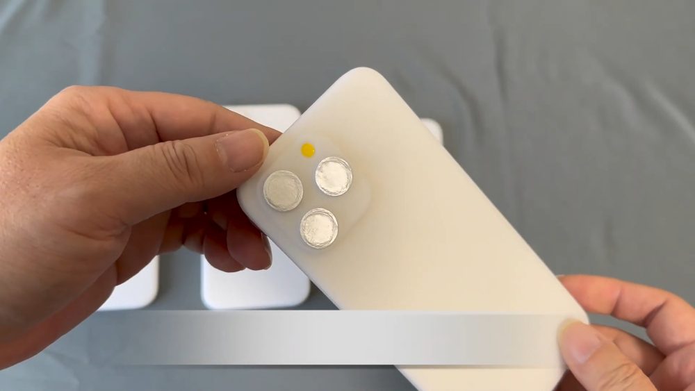 Mô hình bộ 4 iPhone 15 lần đầu xuất hiện thực tế: Viền siêu mỏng, chốt thiết kế siêu sang - Ảnh 7. Mô hình bộ 4 iPhone 15 lần đầu xuất hiện thực tế: Viền siêu mỏng, chốt thiết kế siêu sang - Ảnh 7.