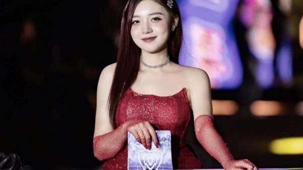 MC Phương Thảo xinh đẹp cùng thần thái sang chảnh chiếm trọn trái tim game thủ Việt j 2 jpg 1