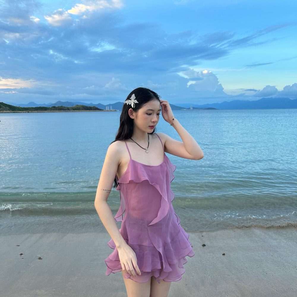 Kim Chung Phan khoe vòng một đầy đặn khiến fan hâm mộ phải "trầm trồ" j1