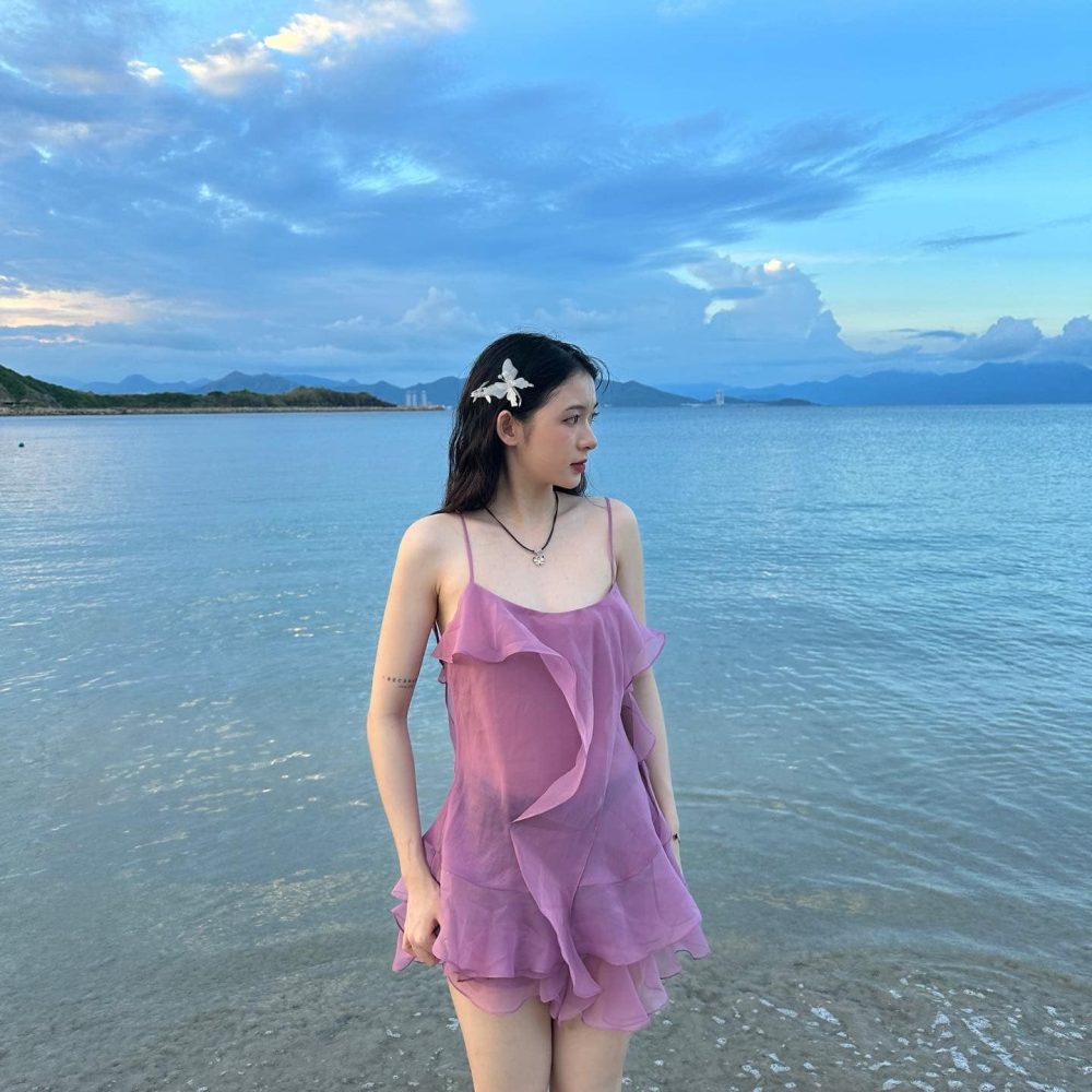 Kim Chung Phan khoe vòng một đầy đặn khiến fan hâm mộ phải "trầm trồ" j4