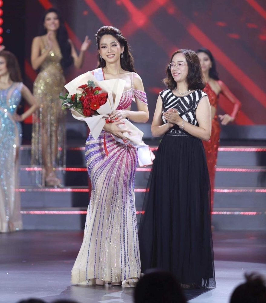 Từng nặng 70kg, nữ MC giảm cân ngoạn mục để có thân hình đồng hồ cát - Ảnh 3. Từng nặng 70kg, nữ MC giảm cân ngoạn mục để có thân hình đồng hồ cát - Ảnh 3.