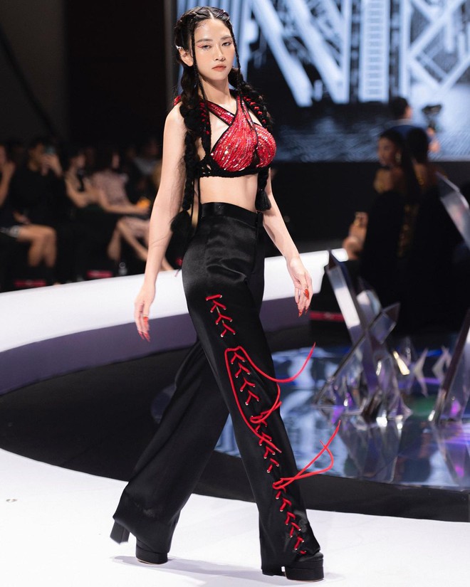 lebong953107713356339914447987593975221587065560001n-16870066592411353286312-1687162719828-16871627199031869077105 Từng nặng 70kg, nữ MC giảm cân ngoạn mục để có thân hình đồng hồ cát lebong953107713356339914447987593975221587065560001n 16870066592411353286312 1687162719828 16871627199031869077105