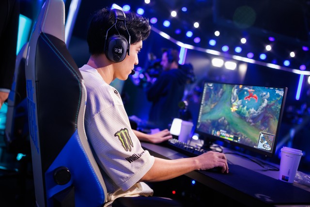 Việc scrim với các đội tuyển mạnh có thể giúp những đội yếu cải thiện kỹ năng nhưng các đội mạnh không phải lúc nào cũng muốn scrim với đội có chênh lệch trình độ quá lớn Việc scrim với các đội tuyển mạnh có thể giúp những đội yếu cải thiện kỹ năng nhưng các đội mạnh không phải lúc nào cũng muốn scrim với đội có chênh lệch trình độ quá lớn