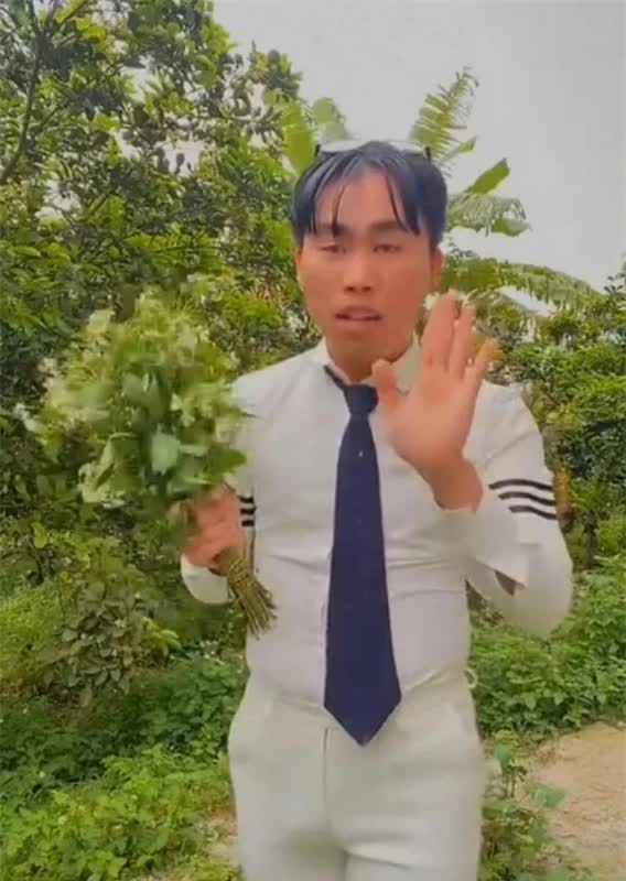 Hot girl thị phi công khai tình tứ với hiện tượng mạng mới nổi- Ảnh 2. Hot girl thị phi công khai tình tứ với hiện tượng mạng mới nổi- Ảnh 2.