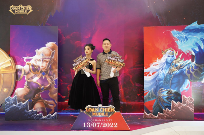 loan-chien-mobile-tang-iphone-13-pro-max-4 “Chơi lớn” như Loạn Chiến Mobile: Tặng luôn iPhone 13 Promax cho khách mời tham gia họp báo loan chien mobile tang iphone 13 pro max 4