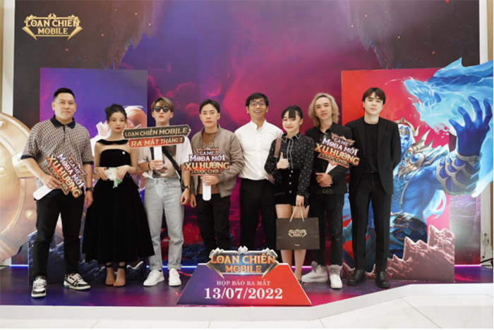 “Chơi lớn” như Loạn Chiến Mobile: Tặng luôn iPhone 13 Promax cho khách mời tham gia họp báo “Chơi lớn” như Loạn Chiến Mobile: Tặng luôn iPhone 13 Promax cho khách mời tham gia họp báo