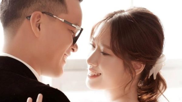 Streamer Bộ Bim tung loạt ảnh cưới ngọt ngào bên "bà xã" xinh đẹp, dân tình sôi nổi "xin vía" lp 3 jpg