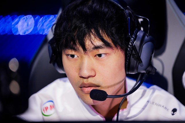 Đó chính là Knight khi anh được cho là xóa hết bài viết và bỏ follow BLG Đó chính là Knight khi anh được cho là xóa hết bài viết và bỏ follow BLG