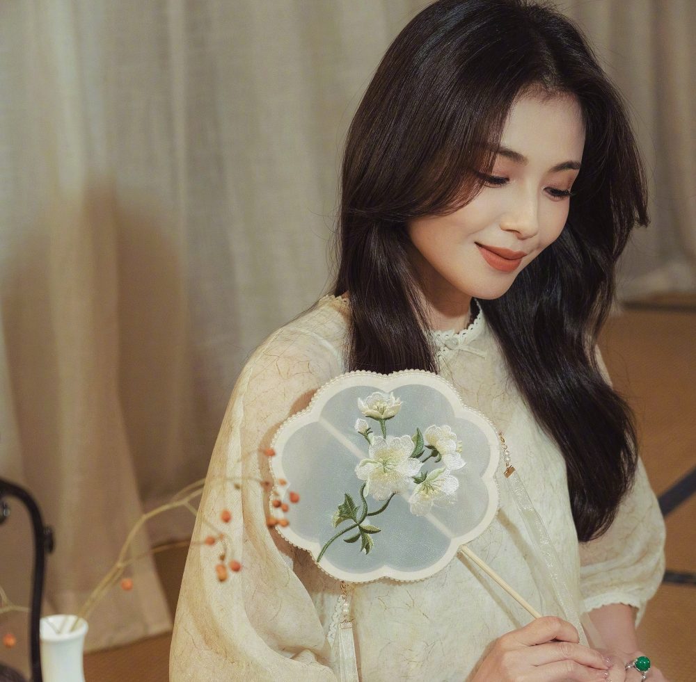 Mỹ nhân đẹp đến mức được người dân dựng tượng, thờ tụng như nữ thần- Ảnh 7. Mỹ nhân đẹp đến mức được người dân dựng tượng, thờ tụng như nữ thần- Ảnh 7.