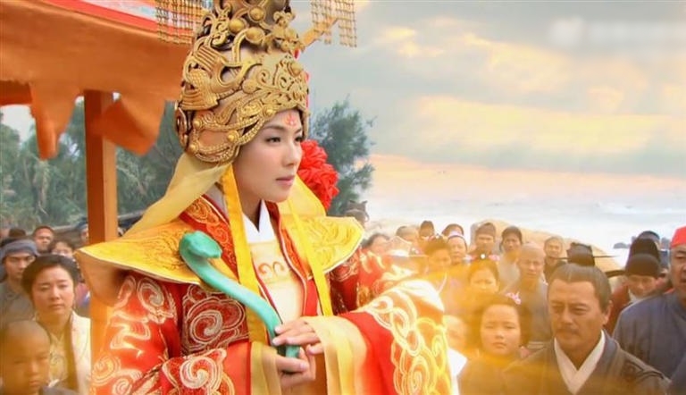 Mỹ nhân đẹp đến mức được người dân dựng tượng, thờ tụng như nữ thần- Ảnh 2. Mỹ nhân đẹp đến mức được người dân dựng tượng, thờ tụng như nữ thần- Ảnh 2.