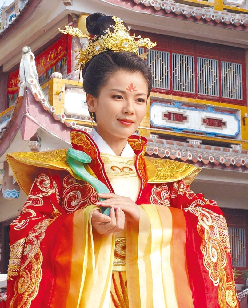 Mỹ nhân đẹp đến mức được người dân dựng tượng, thờ tụng như nữ thần- Ảnh 1. Mỹ nhân đẹp đến mức được người dân dựng tượng, thờ tụng như nữ thần- Ảnh 1.