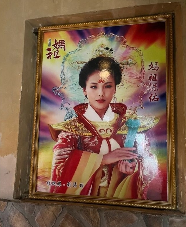 Mỹ nhân đẹp đến mức được người dân dựng tượng, thờ tụng như nữ thần- Ảnh 3. Mỹ nhân đẹp đến mức được người dân dựng tượng, thờ tụng như nữ thần- Ảnh 3.