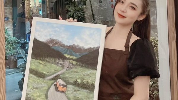 MC Phương Thảo “tài sắc vẹn toàn”: Hát hay, đàn giỏi, nay lại vẽ tranh cực đẹp m1jpg 1