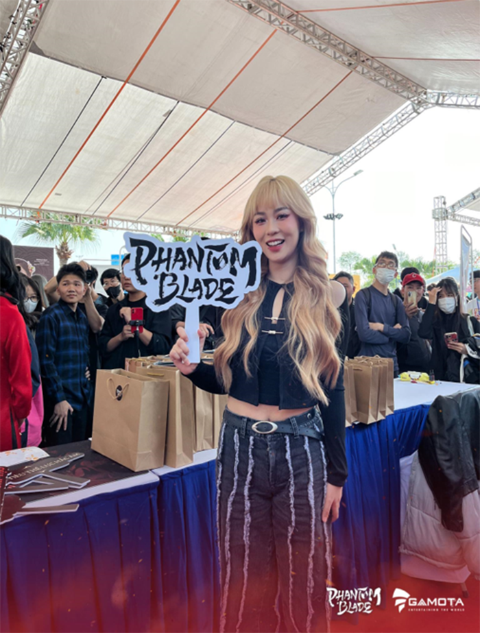 misthy-choi-lon-phantom-blade-1 Misthy chơi lớn diện hẳn sườn xám trên sóng livestream Phantom Blade misthy choi lon phantom blade 1