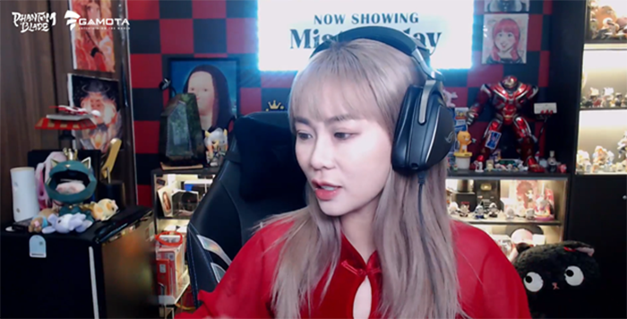 misthy-choi-lon-phantom-blade-2 Misthy chơi lớn diện hẳn sườn xám trên sóng livestream Phantom Blade misthy choi lon phantom blade 2