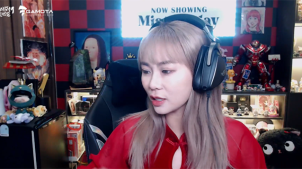 Misthy chơi lớn diện hẳn sườn xám trên sóng livestream Phantom Blade 29 Misthy chơi lớn diện hẳn sườn xám trên sóng livestream Phantom Blade misthy choi lon phantom blade 2png