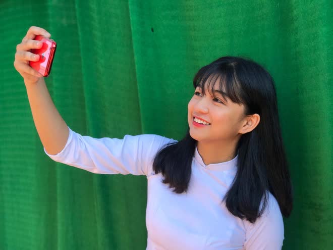 Bốn năm sau khoảnh khắc bị chụp lén gây bão, hot girl 2002 'lột xác' khó nhận ra - Ảnh 1. Bốn năm sau khoảnh khắc bị chụp lén gây bão, hot girl 2002 'lột xác' khó nhận ra - Ảnh 1.