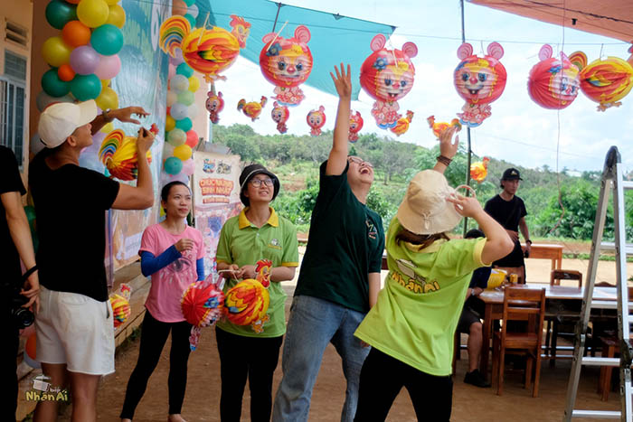 omg3q-bepnhanai-7 OMG 3Q chung tay Bếp Nhân Ái mang đến Trung Thu đầy ấm áp và ý nghĩa omg3q bepnhanai 7