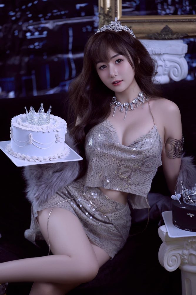 Khoe dáng trên bàn bida, hot girl khiến dân mạng tiếc nuối nếu rời mắt dù chỉ 1 giây - Ảnh 1. Khoe dáng trên bàn bida, hot girl khiến dân mạng tiếc nuối nếu rời mắt dù chỉ 1 giây - Ảnh 1.