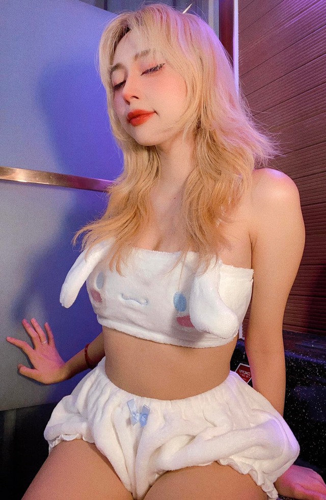 Phát hiện hình ảnh cá nhân bị sử dụng quảng cáo miễn phí cho một ứng dụng, nữ trọng tài sexy nhất Esports ra đòn cao tay - Ảnh 2.