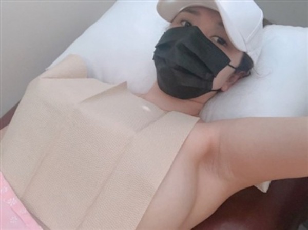 Bị nghi ngờ đụng chạm dao kéo, các nữ streamer “nảy số dùng chiêu không ai ngờ tới! - Ảnh 3. Bị nghi ngờ đụng chạm dao kéo, các nữ streamer “nảy số dùng chiêu không ai ngờ tới! - Ảnh 3.