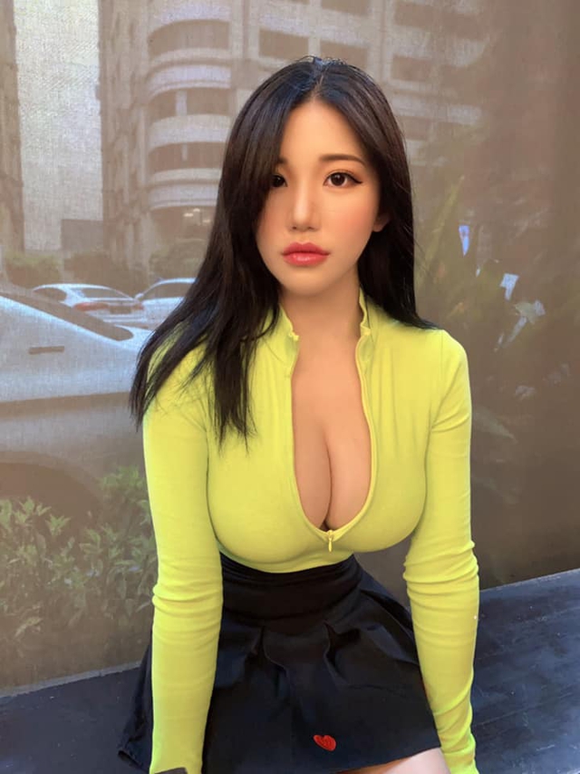 Khui danh tính hot girl diện đồ phản cảm ở Hội An: Có 17 triệu fan, tuổi thơ nghèo khó - Ảnh 6.