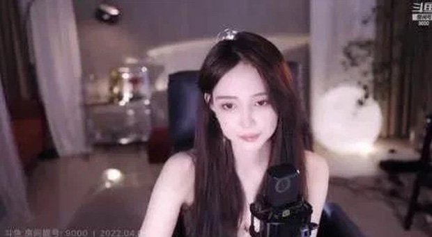 “Coi thường donate, nhiều nữ streamer phản ứng mạnh mẽ với yêu cầu của fan cứng? - Ảnh 2. “Coi thường donate, nhiều nữ streamer phản ứng mạnh mẽ với yêu cầu của fan cứng? - Ảnh 2.