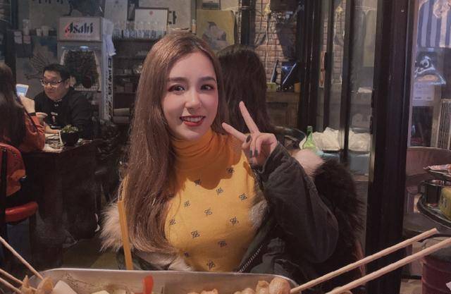 Nữ BLV nóng bỏng lộ nhan sắc quá khứ gây “choáng váng”, nhiều người không tin đây là một người - Ảnh 3. Nữ BLV nóng bỏng lộ nhan sắc quá khứ gây “choáng váng”, nhiều người không tin đây là một người - Ảnh 3.