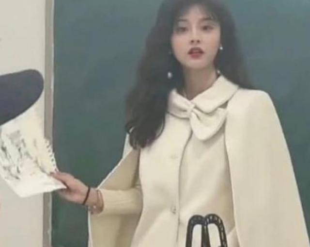 Bị sinh viên chụp trộm, nữ giảng viên xinh đẹp vẫn thần thái ngút trời, nhan sắc đỉnh cao không “góc chết” - Ảnh 2. Bị sinh viên chụp trộm, nữ giảng viên xinh đẹp vẫn thần thái ngút trời, nhan sắc đỉnh cao không “góc chết” - Ảnh 2.