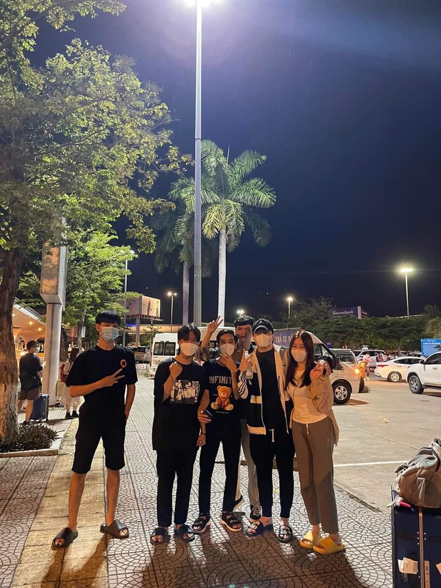 CĐM tan chảy với hành động nhỏ nhưng có võ của Zeros dành cho bạn gái trong chuyến du lịch đầu tiên - Ảnh 2.