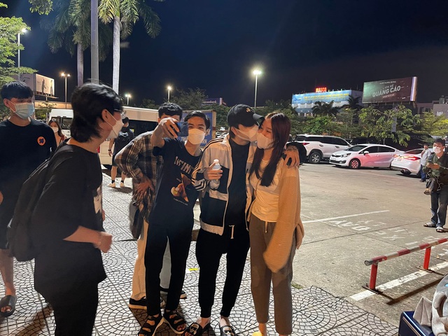 CĐM tan chảy với hành động nhỏ nhưng có võ của Zeros dành cho bạn gái trong chuyến du lịch đầu tiên - Ảnh 3.