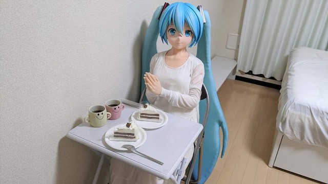 Chàng trai khoe cuộc sống viên mãn sau 4 năm kết hôn với “vợ ảo”: Không bị tịch thu lương, ngày nào cũng vui vẻ! - Ảnh 5. Chàng trai khoe cuộc sống viên mãn sau 4 năm kết hôn với “vợ ảo”: Không bị tịch thu lương, ngày nào cũng vui vẻ! - Ảnh 5.