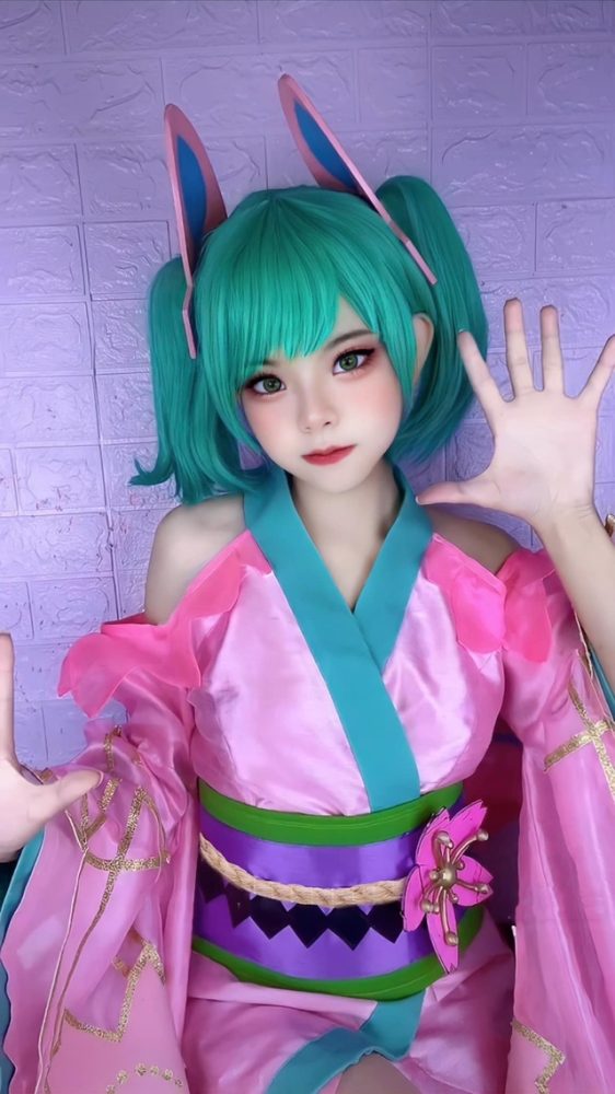 Nữ game thủ nước ngoài sang group Liên Quân Việt “khoe sắc” khiến người chơi Việt “chìa 3 bích”, xin làm Omen - Ảnh 3. Nữ game thủ nước ngoài sang group Liên Quân Việt “khoe sắc” khiến người chơi Việt “chìa 3 bích”, xin làm Omen - Ảnh 3.