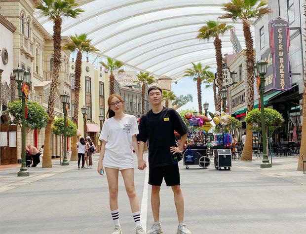 Vừa tậu xe sang, cặp đôi nổi tiếng Liên Quân ngay lập tức vi vu “hâm nóng” tình cảm - Ảnh 1. Vừa tậu xe sang, cặp đôi nổi tiếng Liên Quân ngay lập tức vi vu “hâm nóng” tình cảm - Ảnh 1.