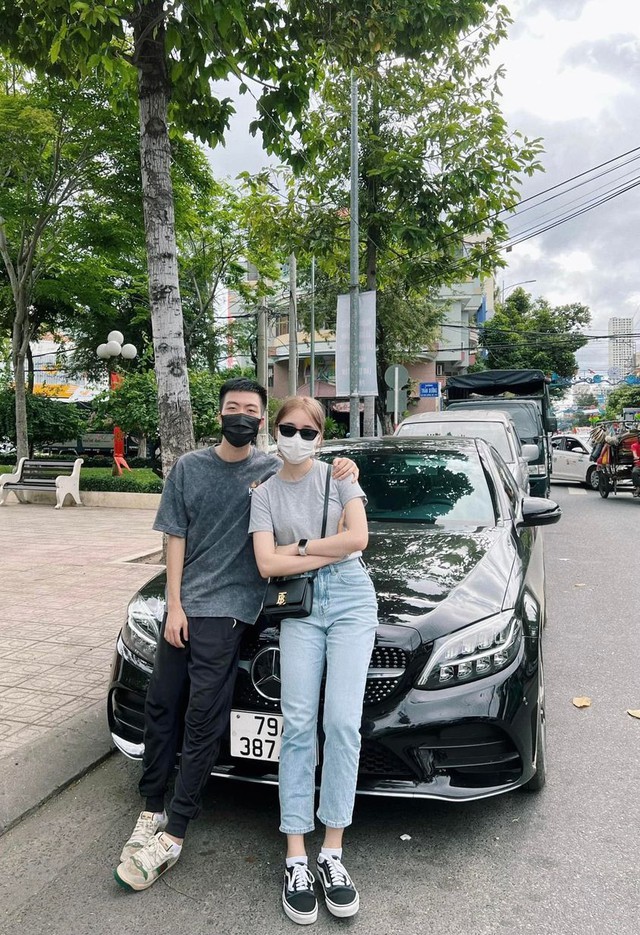 Vừa tậu xe sang, cặp đôi nổi tiếng Liên Quân ngay lập tức vi vu “hâm nóng” tình cảm - Ảnh 2. Vừa tậu xe sang, cặp đôi nổi tiếng Liên Quân ngay lập tức vi vu “hâm nóng” tình cảm - Ảnh 2.