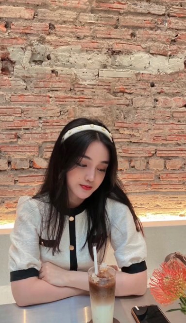 Những “bóng hồng” xinh đẹp “nở rộ” trên sân chơi Esports tại SEA Games 31 - Ảnh 5. Những “bóng hồng” xinh đẹp “nở rộ” trên sân chơi Esports tại SEA Games 31 - Ảnh 5.