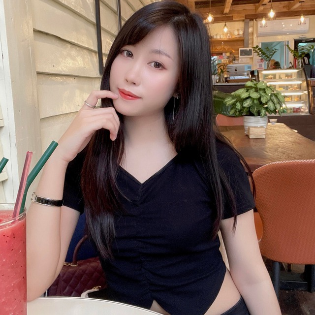 Những “bóng hồng” xinh đẹp “nở rộ” trên sân chơi Esports tại SEA Games 31 - Ảnh 7. Những “bóng hồng” xinh đẹp “nở rộ” trên sân chơi Esports tại SEA Games 31 - Ảnh 7.