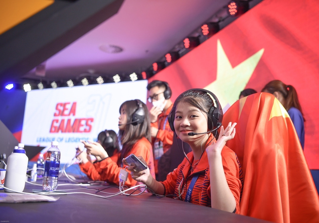 Lần đầu theo dõi con gái thi đấu, mẹ nữ tuyển thủ Mie: “Con chỉ cần chiến thắng bản thân, đã là nhà vô địch trong lòng mẹ rồi - Ảnh 1. Lần đầu theo dõi con gái thi đấu, mẹ nữ tuyển thủ Mie: “Con chỉ cần chiến thắng bản thân, đã là nhà vô địch trong lòng mẹ rồi - Ảnh 1.