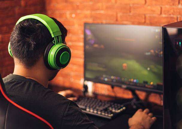 Hé lộ kích thước bàn tay lý tưởng của tuyển thủ Esports chuyên nghiệp, áp lực chịu đựng ngang vận động viên chạy marathon - Ảnh 1. Hé lộ kích thước bàn tay lý tưởng của tuyển thủ Esports chuyên nghiệp, áp lực chịu đựng ngang vận động viên chạy marathon - Ảnh 1.