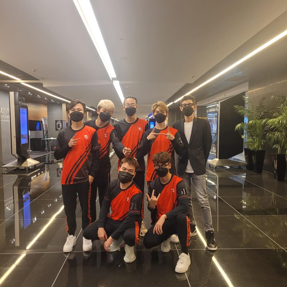 Nữ tuyển thủ Lào thể hiện tình cảm đặc biệt với đội tuyển Tốc Chiến nam Việt Nam - Ảnh 1.