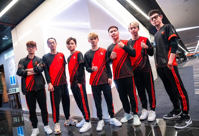 Team Flash dừng chân tại bán kết ICONS 2022, nữ quản lý tiết lộ đã có tuyển thủ “khóc rất to” - Ảnh 7. Team Flash dừng chân tại bán kết ICONS 2022, nữ quản lý tiết lộ đã có tuyển thủ “khóc rất to” - Ảnh 7.