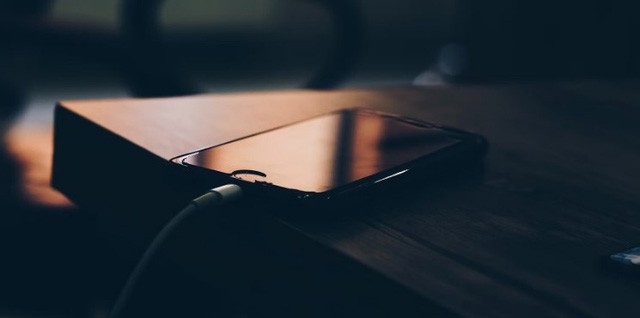 8 cách để duy trì sức khỏe pin iPhone - Ảnh 1. 8 cách để duy trì sức khỏe pin iPhone - Ảnh 1.