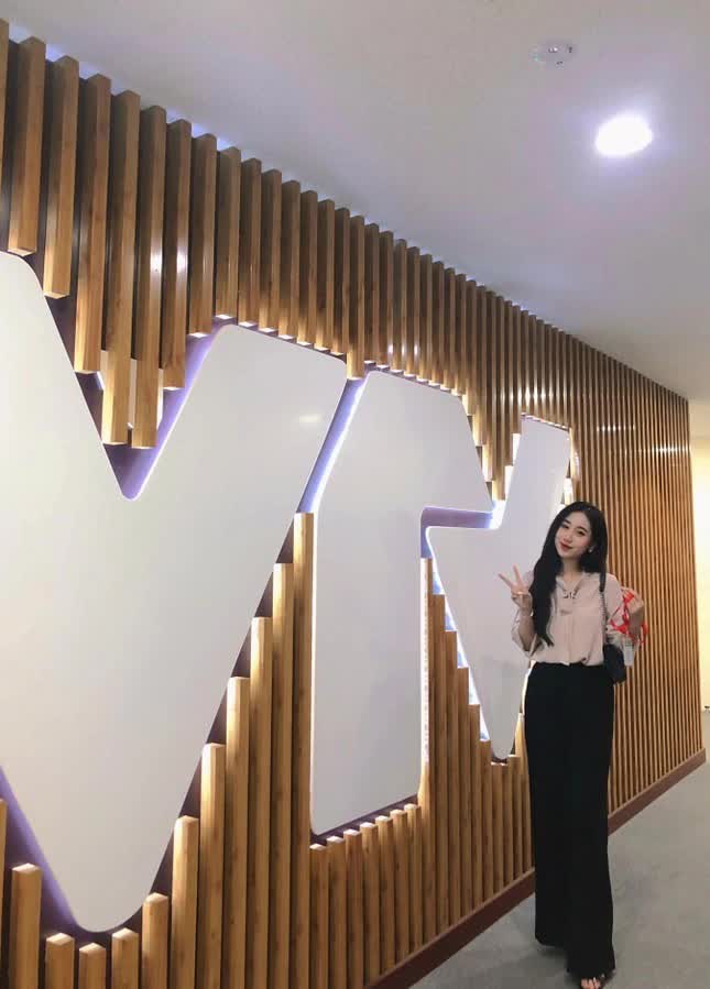 Dàn hot girl Nóng Cùng World Cup không chỉ xinh mà còn giỏi: Người thủ khoa Đại học, người tốt nghiệp Ngoại thương xuất sắc - Ảnh 6. Dàn hot girl Nóng Cùng World Cup không chỉ xinh mà còn giỏi: Người thủ khoa Đại học, người tốt nghiệp Ngoại thương xuất sắc - Ảnh 6.