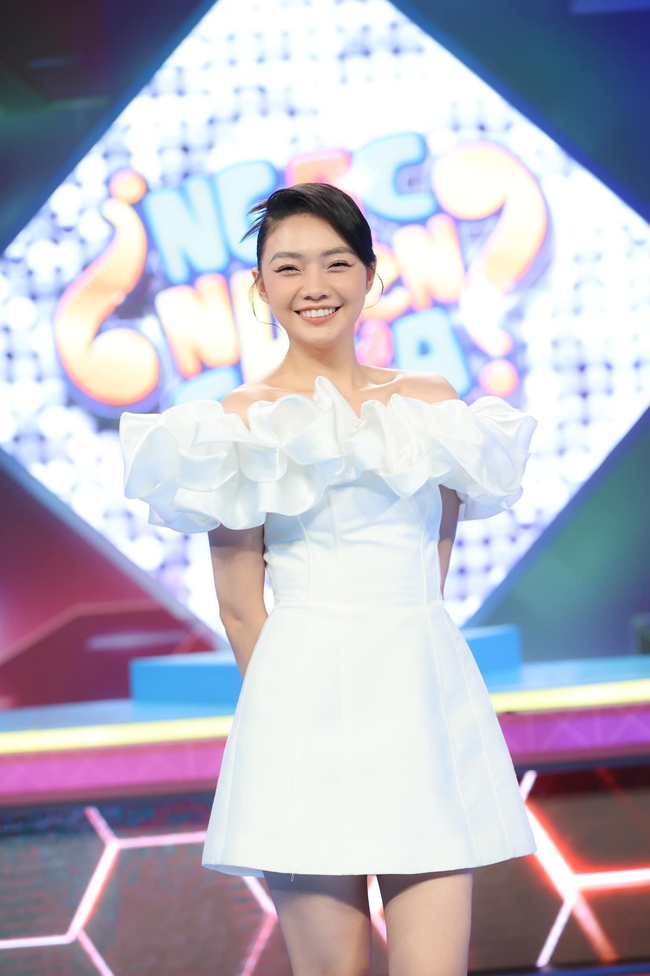 “Hoa khôi” tiếp viên hàng không bức xúc lên tiếng vì bị dùng ảnh câu like, đưa tin sai sự thật - Ảnh 1. “Hoa khôi” tiếp viên hàng không bức xúc lên tiếng vì bị dùng ảnh câu like, đưa tin sai sự thật - Ảnh 1.