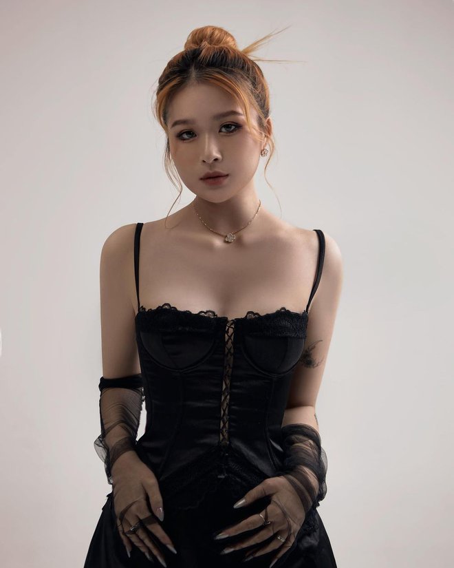 photo-1-1679914365228176461268-1680060748371-1680060748484889651414 TikToker Chao khoe sắc vóc ở tuổi 20 photo 1 1679914365228176461268 1680060748371 1680060748484889651414