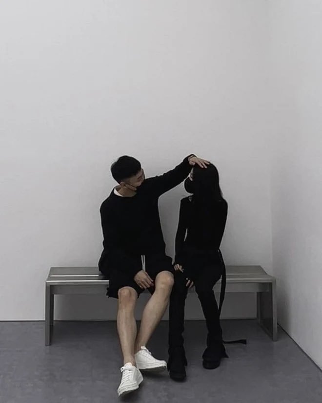 photo-1-1680144863383311422296-1680149679931-16801496802831991685227 Linh Ngọc Đàm và bạn trai cứ sơ hở là hôn, không "nổ đom đóm mắt" không được photo 1 1680144863383311422296 1680149679931 16801496802831991685227