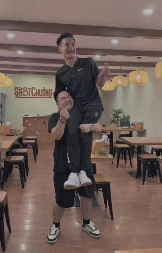 Hội “tứ hoàng streamer” hiện tại: Người tự nhận phá sản đi thuê nhà ở Bình Dương, người đã giàu lại phất lên thêm - Ảnh 4. Hội “tứ hoàng streamer” hiện tại: Người tự nhận phá sản đi thuê nhà ở Bình Dương, người đã giàu lại phất lên thêm - Ảnh 4.