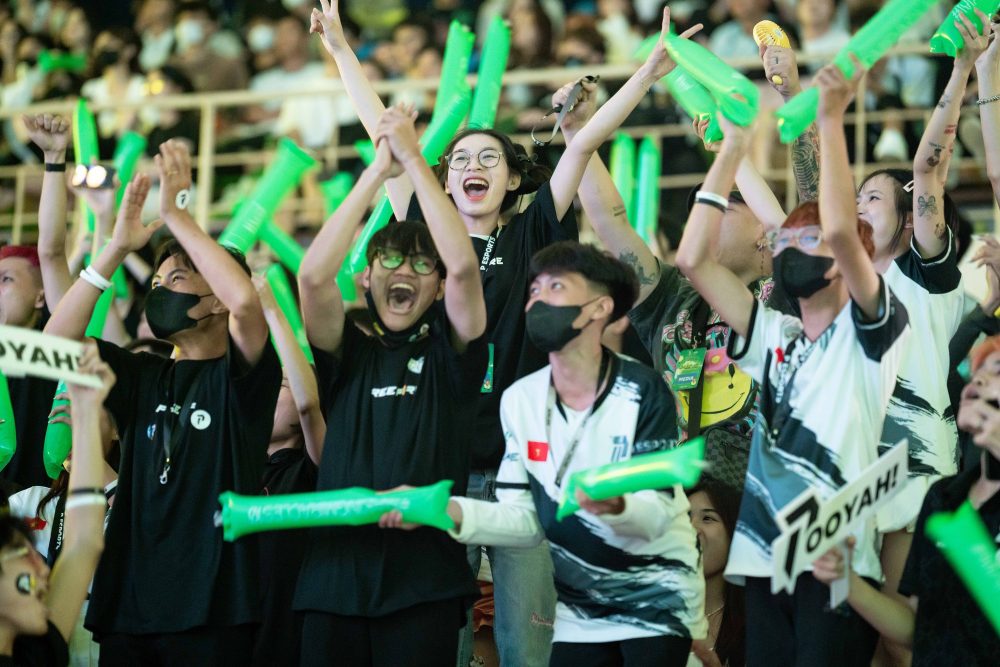 Tuyển thủ P Esports bật khóc nức nở ngay khi lên ngôi Yomost VFL Summer 2023 - Ảnh 7.