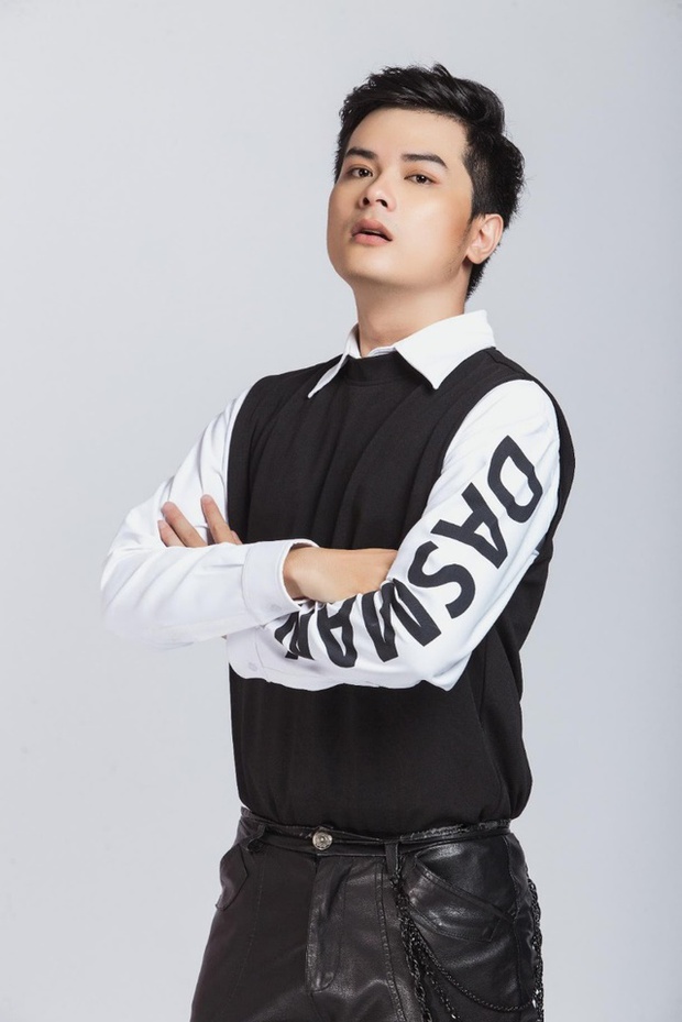 Rộ hình ảnh nam streamer đình đám một thời ngã ngựa đi bán bánh mì, nghi vấn cuộc sống xuống dốc sau giải nghệ? - Ảnh 1.