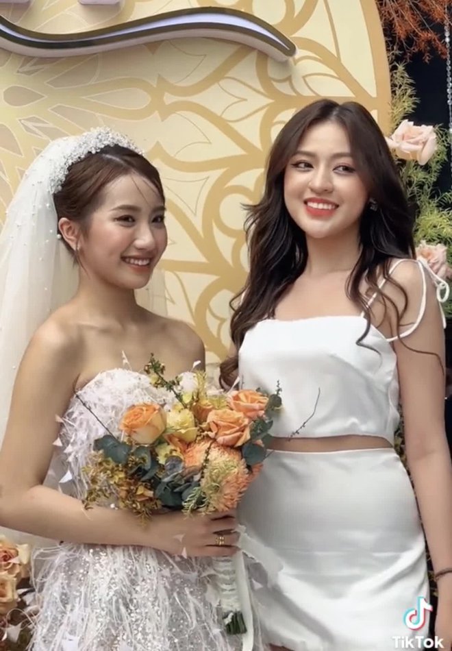 So kè nhan sắc Xoài Non - Huyền 204: Từ mặt mộc đến lên sóng truyền hình đều không bị dìm nhưng body ai nóng bỏng hơn? photo 12 1679723669976287048137 1679800025234 1679800025881453259355